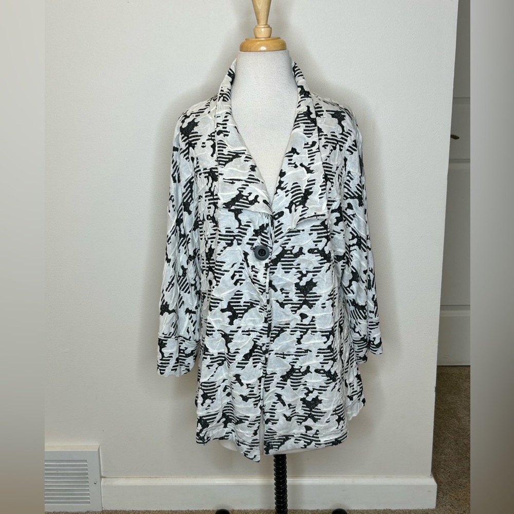 Cheryl Nash Jacket Size L Textured Artsy Mature Black White